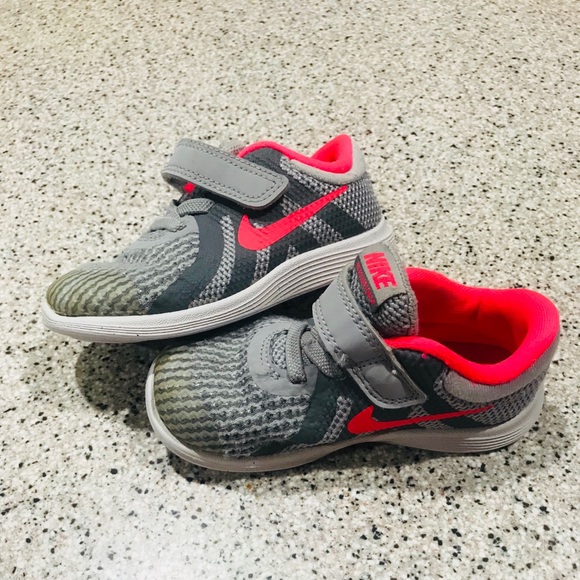 Nike’s - Picture 4 of 5